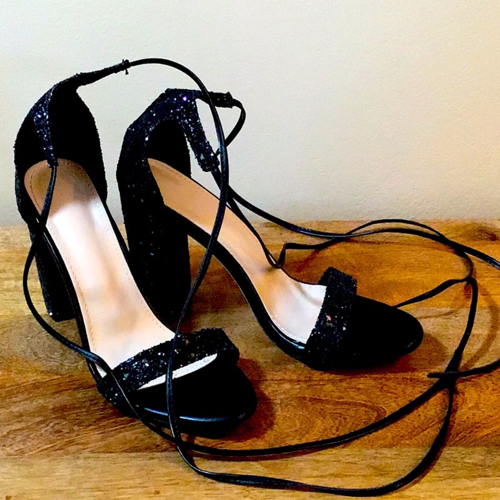 426 ✨EUC SHEIN Black Sparkly Tie-Up Heels✨